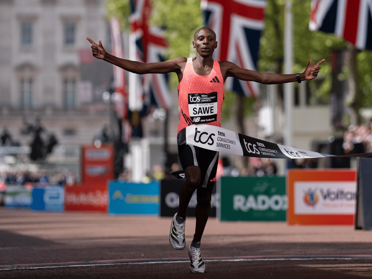 Sabastian Sawe crosses the finish line
